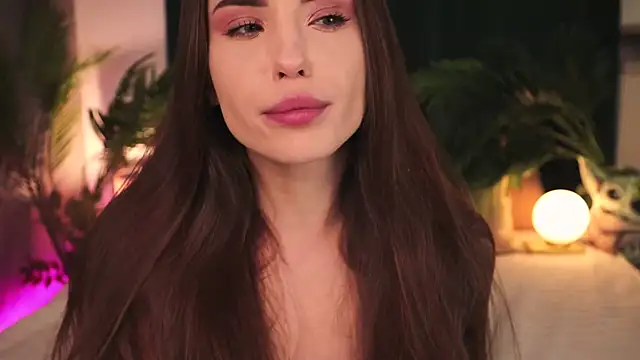 Snapshot of BabyYoda- chatting on 03.12.25 BabyYoda- online show from 03.12.25