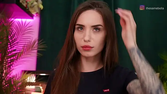 Snapshot of BabyYoda- chatting on 11.20.25 BabyYoda- online show from 11.20.25