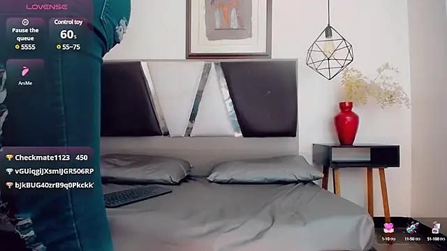 hilary rodriguez online show from 02.11.25