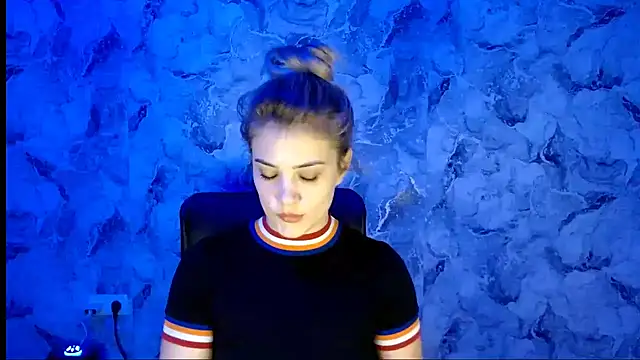 Snapshot of nika_gold1 chatting on 12.20.25 nika gold1 online show from 12.20.25