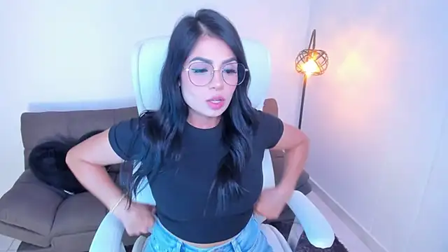 Snapshot of dominique21_ chatting on 12.14.24 dominique21  online show from 12.14.24