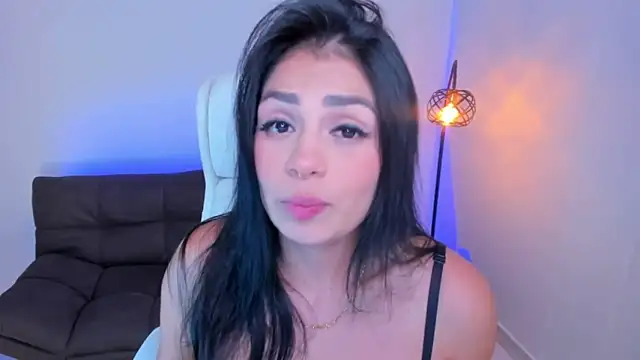 Snapshot of dominique21_ chatting on 12.18.24 dominique21  online show from 12.18.24