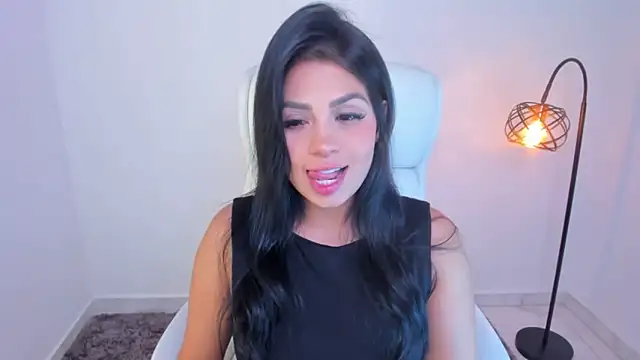 Snapshot of dominique21_ chatting on 01.27.25 dominique21  online show from 01.27.25