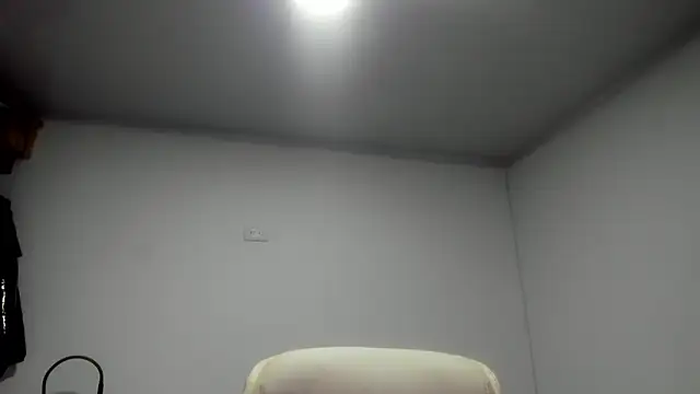 Snapshot of dominique21_ chatting on 10.05.25 dominique21  online show from 10.05.25