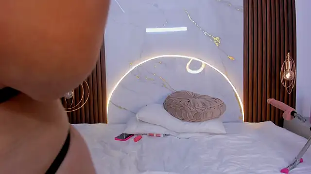 danisaenz  online show from 12.28.24