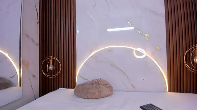 danisaenz  online show from 01.23.25