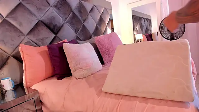 Snapshot of sofhiaa_adaams chatting on 02.07.25 sofhiaa adaams online show from 02.07.25