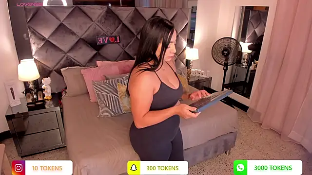 Snapshot of sofhiaa_adaams chatting on 03.10.25 sofhiaa adaams online show from 03.10.25