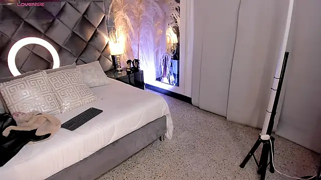 Snapshot of sofhiaa_adaams chatting on 10.23.25 sofhiaa adaams online show from 10.23.25