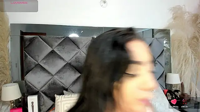 Snapshot of sofhiaa_adaams chatting on 10.29.25 sofhiaa adaams online show from 10.29.25