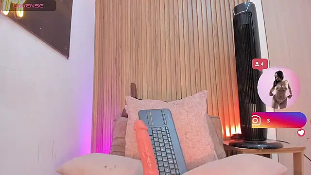 Snapshot of sofhiaa_adaams chatting on 07.23.26 sofhiaa adaams online show from 07.23.26