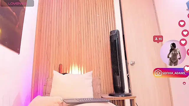 Snapshot of sofhiaa_adaams chatting on 07.25.26 sofhiaa adaams online show from 07.25.26