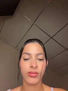 Snapshot of violetta-brown1 chatting on 02.26.26 violetta-brown1 online show from 02.26.26