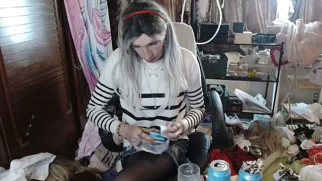 Ombeline1 online show from 10.21.25