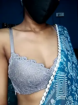 Snapshot of Triha_18 chatting on 01.16.25 Triha 18 online show from 01.16.25