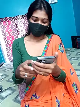 Snapshot of Triha_18 chatting on 09.28.25 Triha 18 online show from 09.28.25