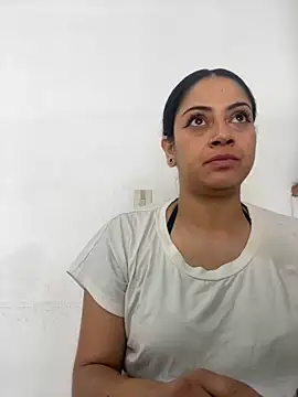 Juana19 online show from 10.18.25