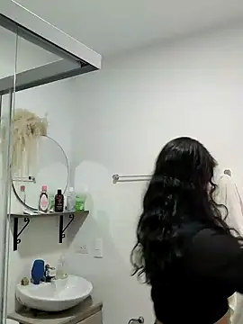 Lia Hurley online show from 12.14.24