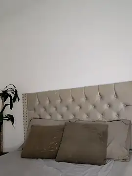 Lia Hurley online show from 12.20.24