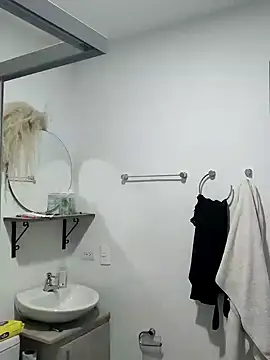 Lia Hurley online show from 02.10.25