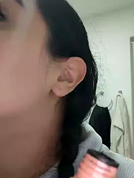 Lia Hurley online show from 02.11.25