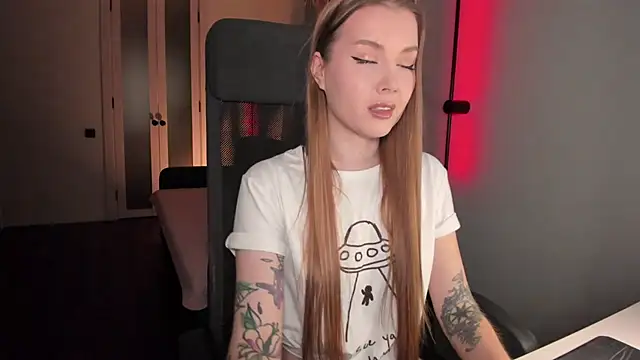 Midnight Mi online show from 10.19.25