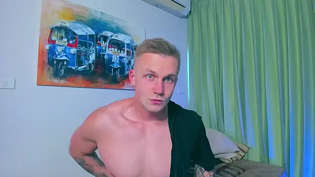 Snapshot of Samuel_Andrew chatting on 12.15.24 Samuel Andrew online show from 12.15.24