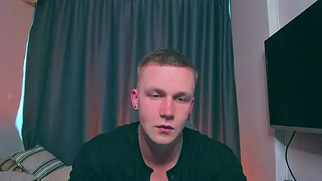 Snapshot of Samuel_Andrew chatting on 02.25.25 Samuel Andrew online show from 02.25.25