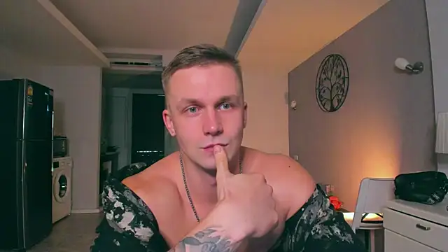 Snapshot of Samuel_Andrew chatting on 09.30.25 Samuel Andrew online show from 09.30.25