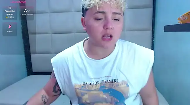 isabeautyx19 online show from 01.14.25