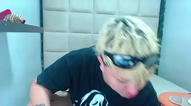 isabeautyx19 online show from 01.19.25