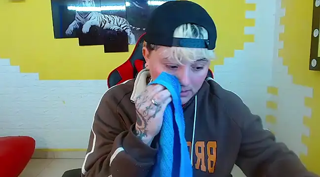 isabeautyx19 online show from 01.22.25