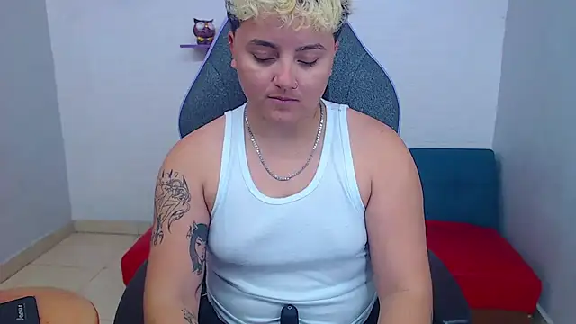 isabeautyx19 online show from 02.12.25