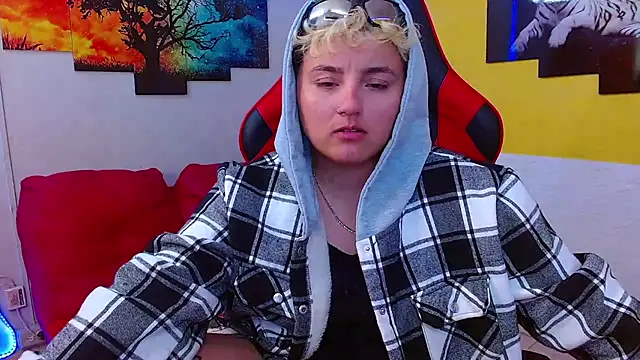 isabeautyx19 online show from 02.13.25