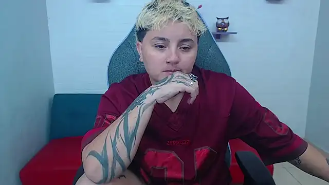 isabeautyx19 online show from 02.14.25