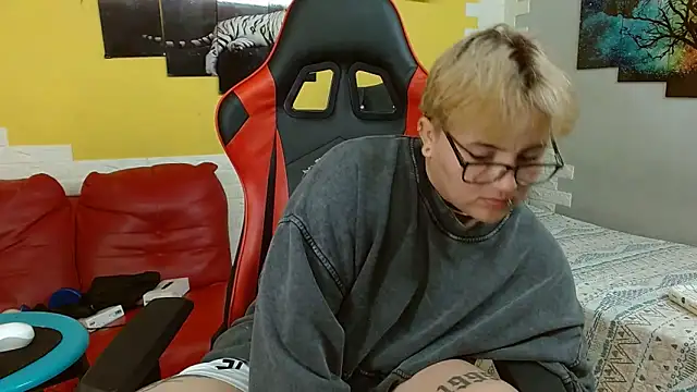 isabeautyx19 online show from 10.07.25