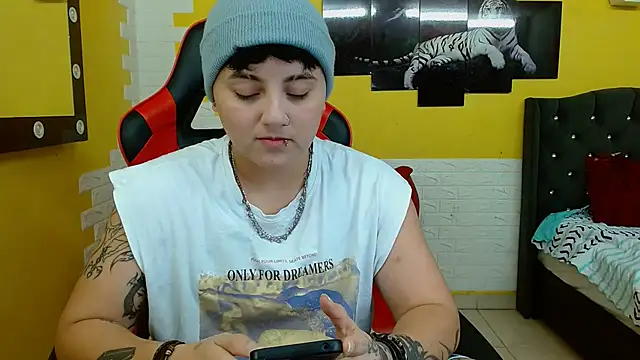 isabeautyx19 online show from 10.26.25