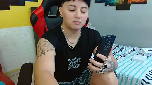 isabeautyx19 online show from 10.28.25