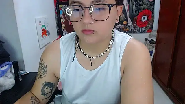 Snapshot of isabeautyx19 chatting on 05.10.26 isabeautyx19 online show from 05.10.26