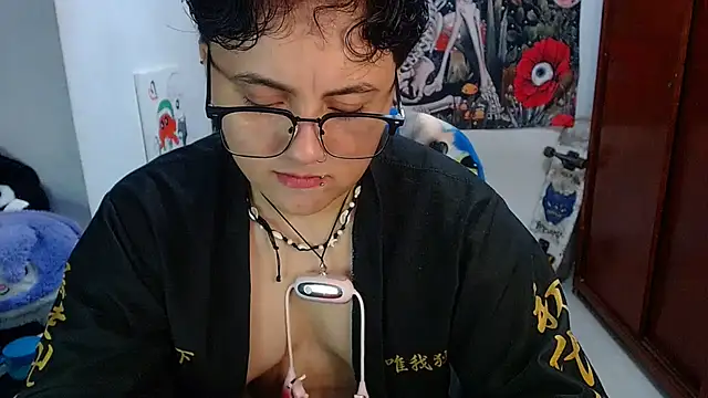 Snapshot of isabeautyx19 chatting on 05.12.26 isabeautyx19 online show from 05.12.26