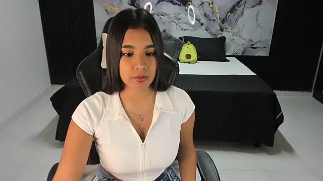 Snapshot of Ivy_16 chatting on 02.01.25 Ivy 16 online show from 02.01.25