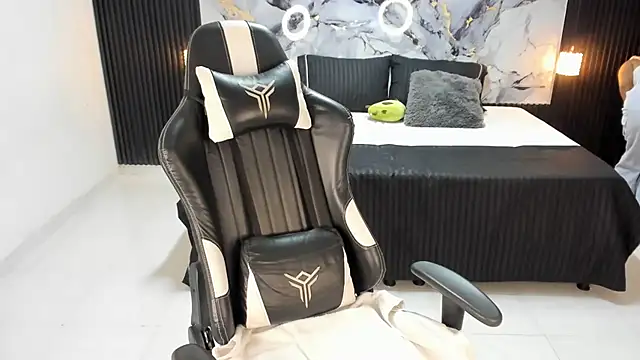 Snapshot of Ivy_16 chatting on 02.19.25 Ivy 16 online show from 02.19.25