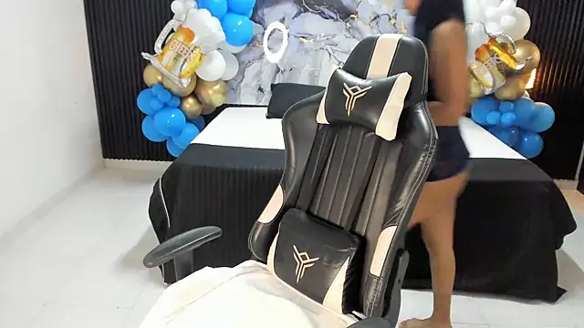 Snapshot of Ivy_16 chatting on 10.10.25 Ivy 16 online show from 10.10.25