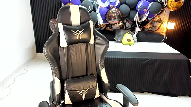 Snapshot of Ivy_16 chatting on 10.27.25 Ivy 16 online show from 10.27.25