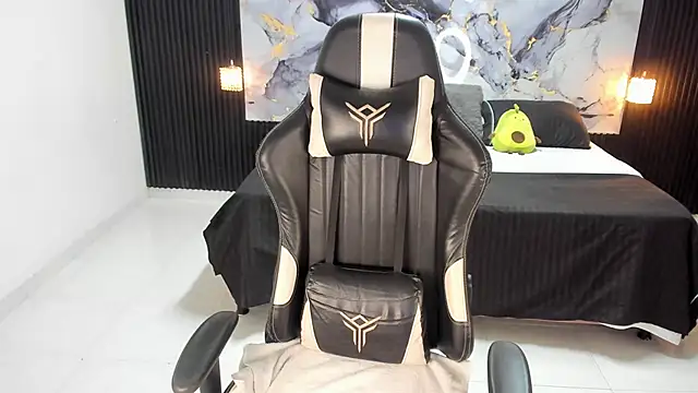 Snapshot of Ivy_16 chatting on 11.24.25 Ivy 16 online show from 11.24.25