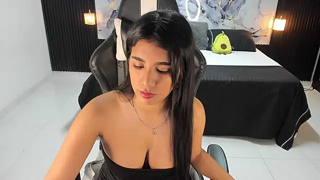 Snapshot of Ivy_16 chatting on 11.25.25 Ivy 16 online show from 11.25.25