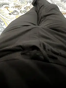 Snapshot of ak007_desire chatting on 11.04.25 ak007 desire online show from 11.04.25