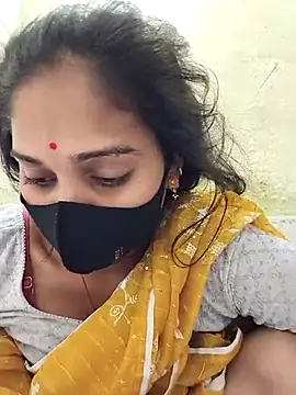 Snapshot of Hi_Radhika chatting on 02.25.25 Hi Radhika online show from 02.25.25