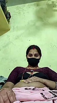 Snapshot of Hi_Radhika chatting on 03.08.25 Hi Radhika online show from 03.08.25