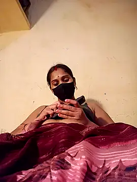 Snapshot of Hi_Radhika chatting on 03.11.25 Hi Radhika online show from 03.11.25